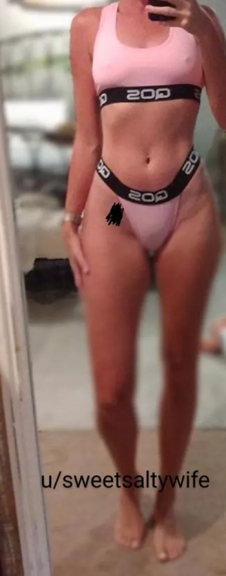 Low quality pic, high quality underwear ?