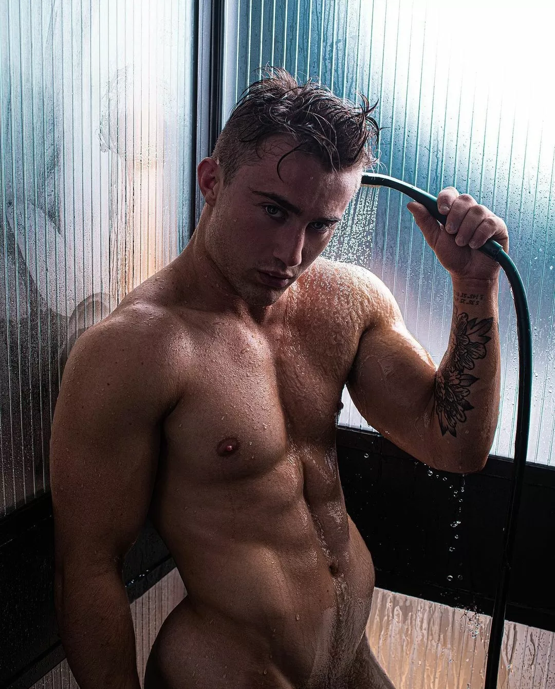 Photos Luke Ward nude Muscle Stud