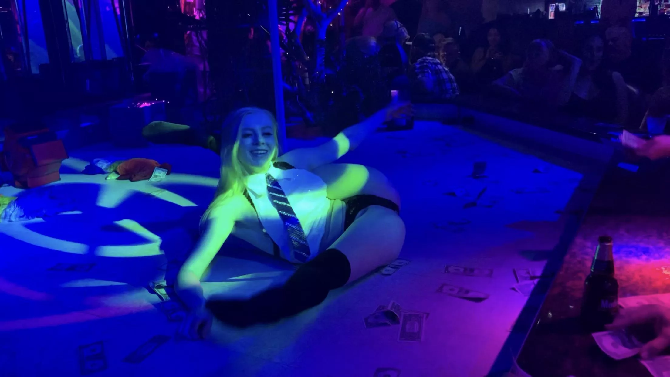 Luna Lovegood getting twisty on stage for Monroe’s Harry Potter Wizard Ball 🤪🤩🥰