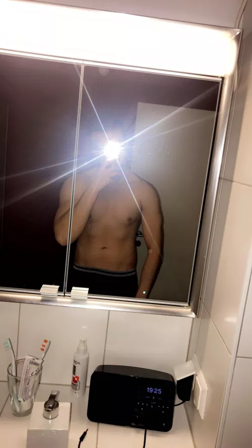 (m) 22 Right here Looking for a rate dm me if you like