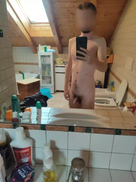 M 28, 73 kg, 190cm. Do I look fit or too skinny? Should I shave?