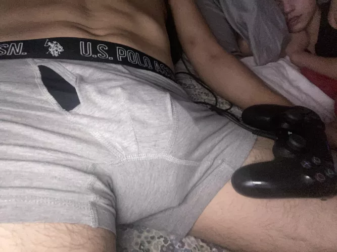 M 28 in bed with fiancé who won’t touch me…. Wanna help? 😏