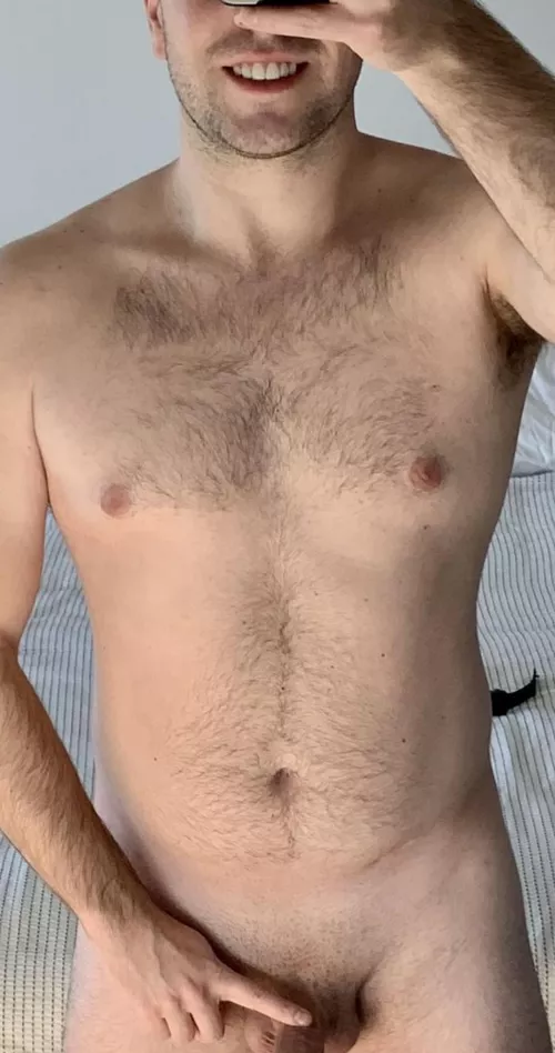 [M] 32 Sporting the dad bod