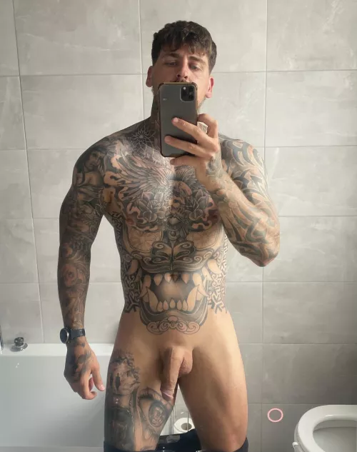 M (39). 105kg. 6’5”