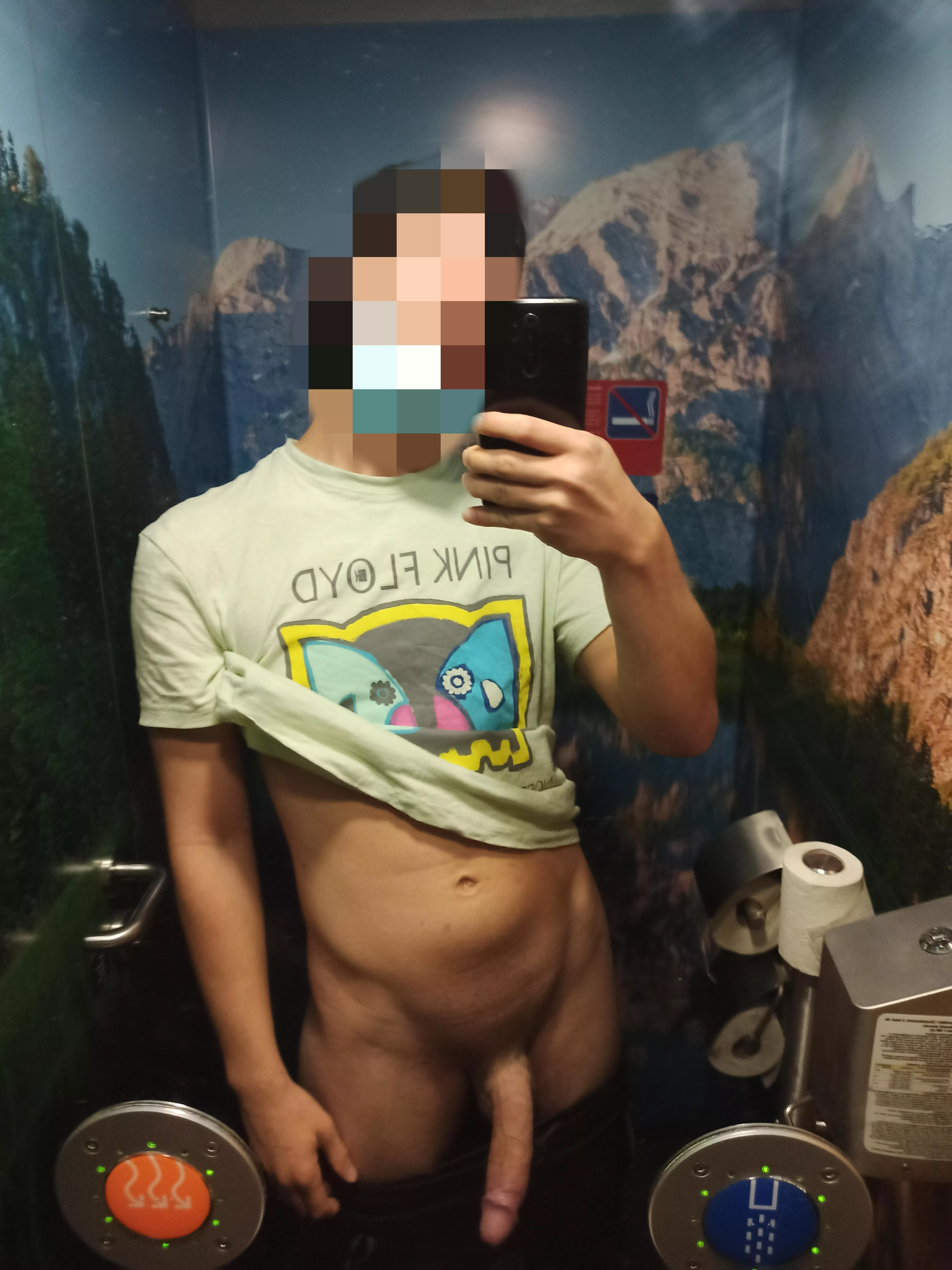 (M) all alone and bored on a train 😜