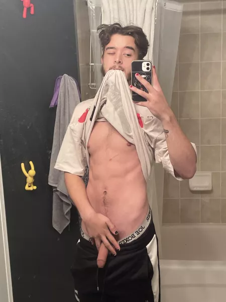 (M) Femboi witta six pack βthatβs xtra hotβ