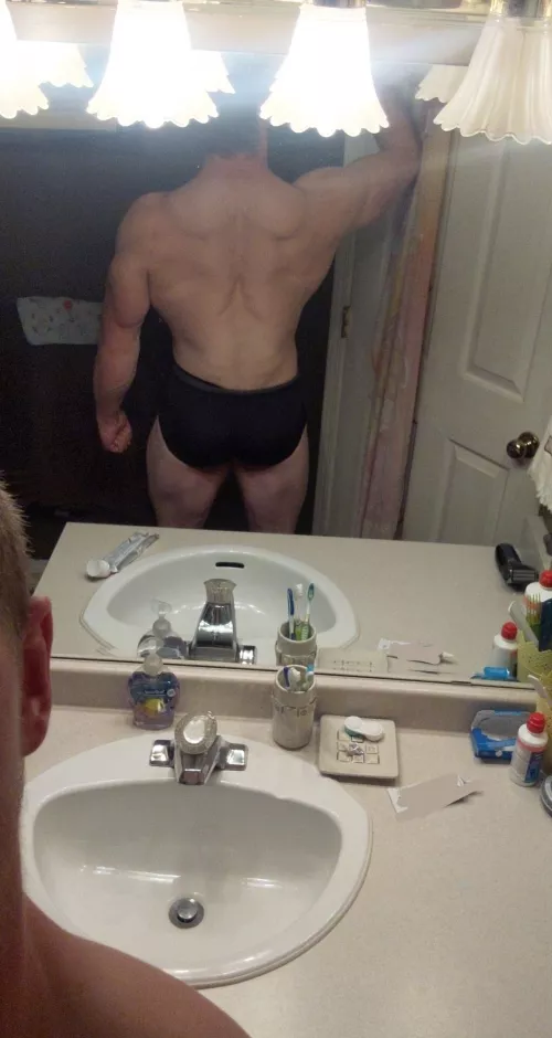 [M] Finally looking like I lift for once