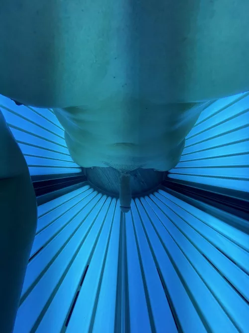 [m] Got super horny in the tanning booth today 😅😂
