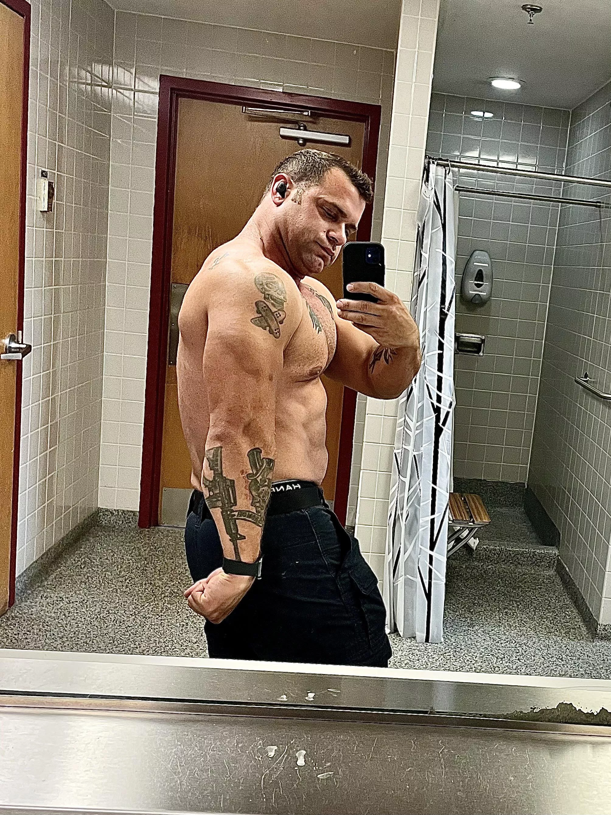 (M) great workout today. Hope you animals are getting it in too. (M) great workout today. Hope you animals are getting it in too.