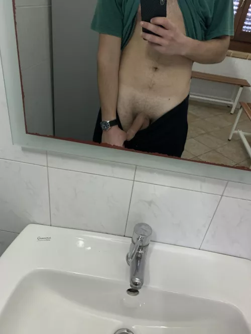 [M] idk why my cock was semi-hard after workout