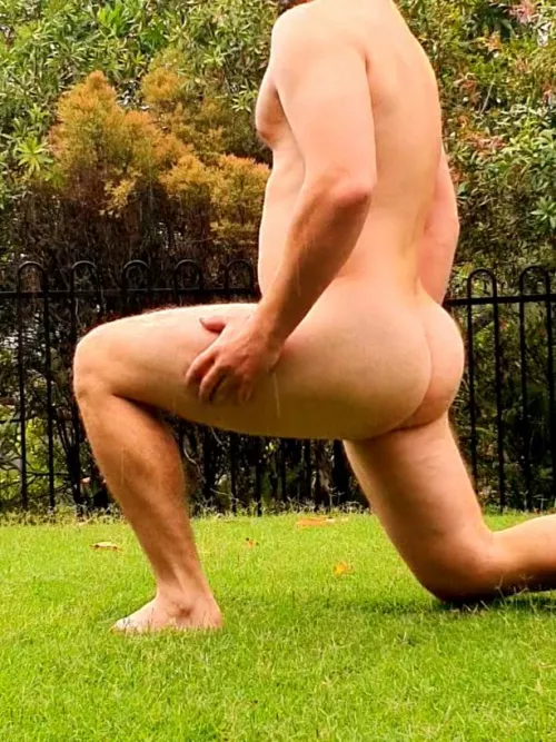 [M] lunges in the rain