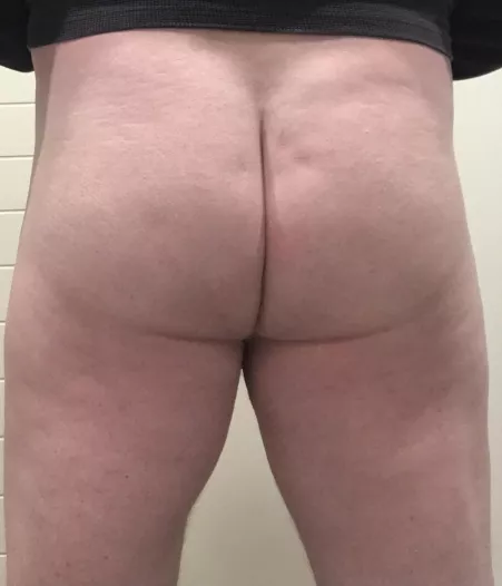 (M) solid slab of arse. Anyone interested? ๐