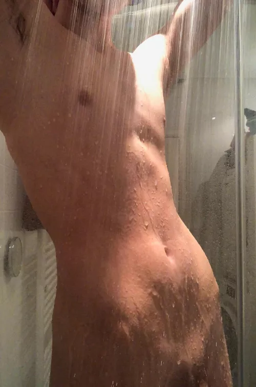 M Who likes a slender twink?