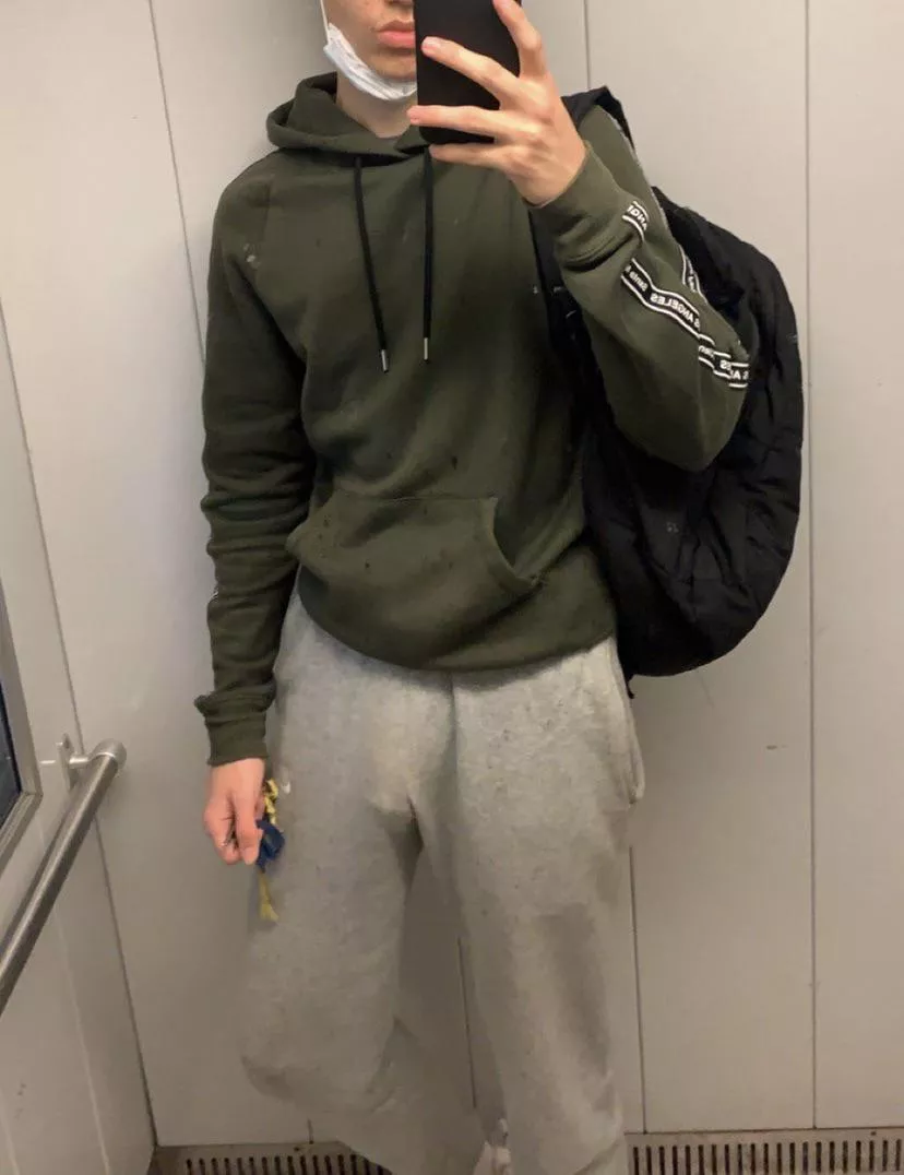 (M18) Going to school like this is fun 🤤