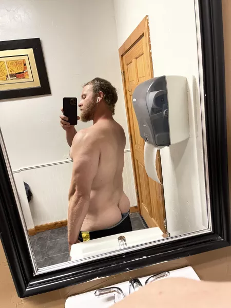 M32 post gym selfies ๐