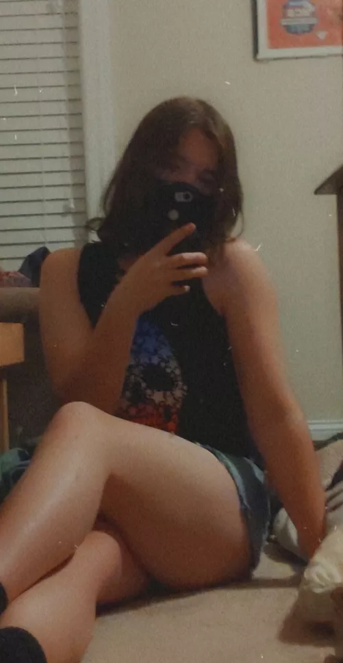 made denim shorts out of an old pair of jeans β¨ made denim shorts out of an old pair of jeans β¨