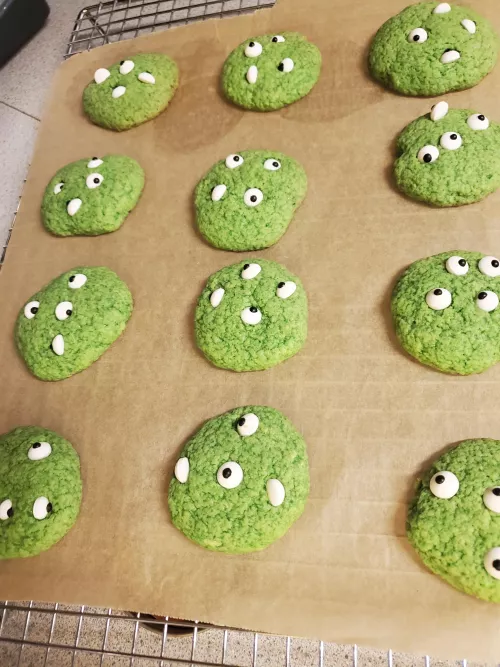 Made monster cookies!🧟‍♀️🍪