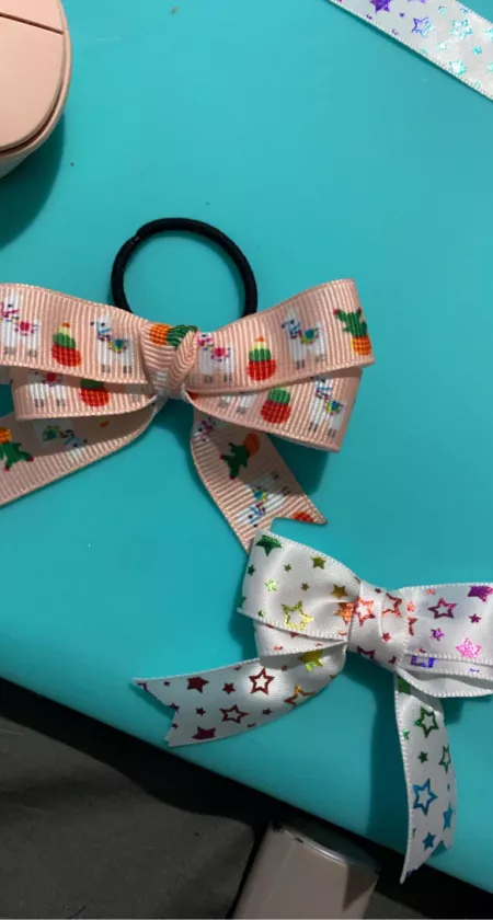 Made the llama bow for my best friends daughter and now I’m obsessed and wanna make a bunch of bows for myself, makin me feel all little heheh 💕🦙🌈