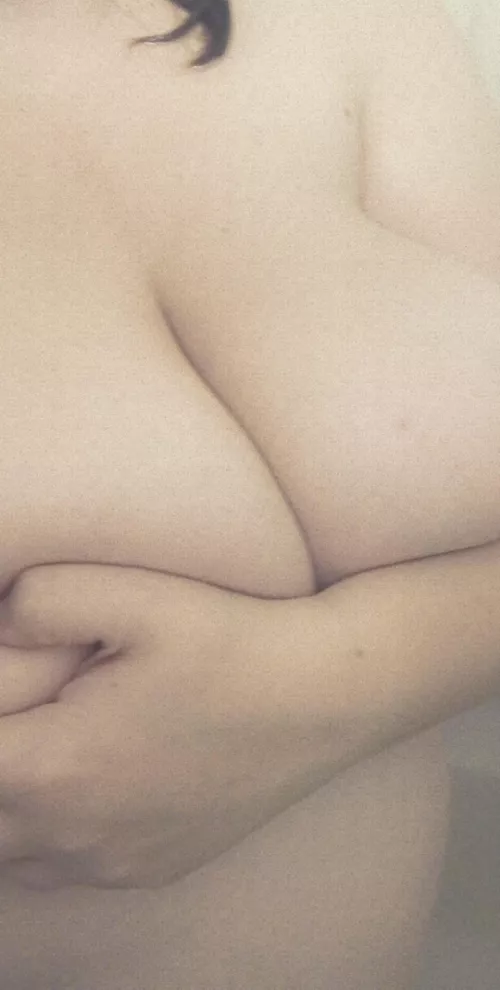 Made this account for my boyfriend cucking fantasy so don’t be shy :) send pics if you want to 🖤