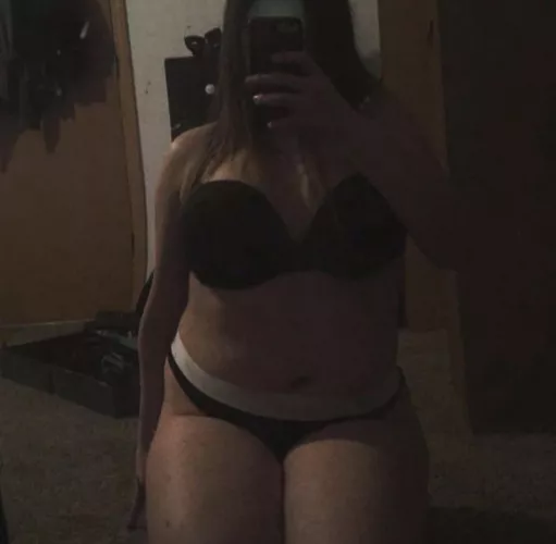 Made this account for my boyfriend cucking fantasy so don’t be shy :) send pics if you think you’re bigger for a prize 😘🖤