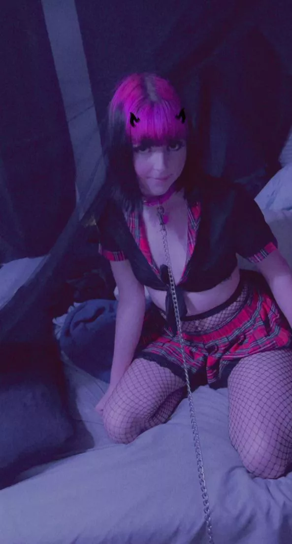 make sure to always keep your emo girl on a leash ๐ make sure to always keep your emo girl on a leash ๐