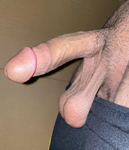 Makes me so horny, thinking about all the cocks I make hard ๐