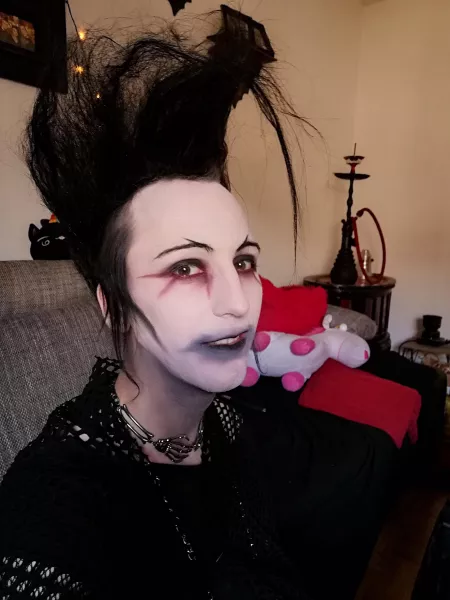 Makeup for a spooky dance floor Makeup for a spooky dance floor