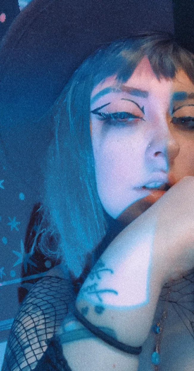 Makeup is always an essential 🖤 Makeup is always an essential 🖤