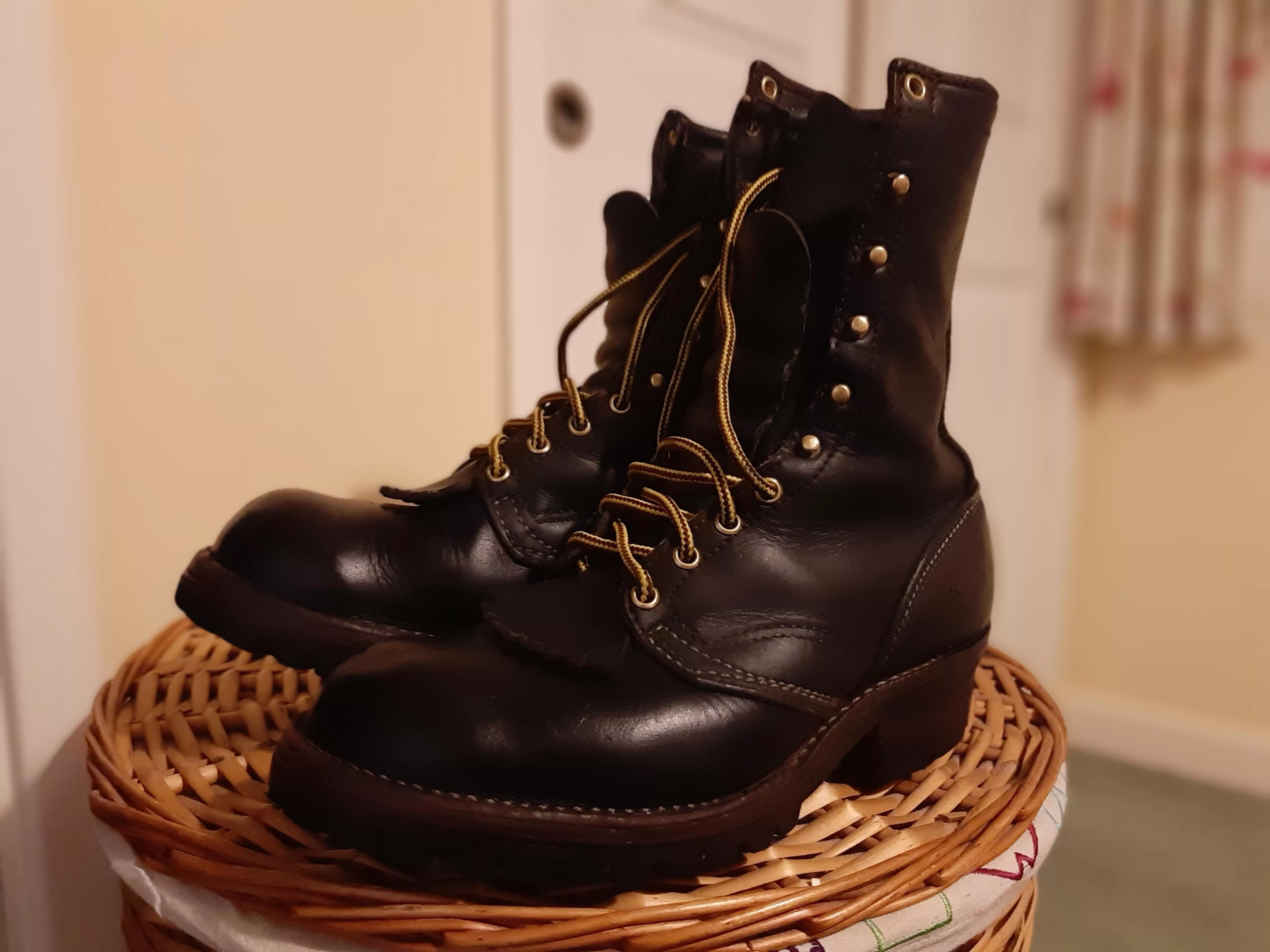 Managed to pick up some Wesco Jobmasters. Hard to find in the UK. Cleaned them up a bit..