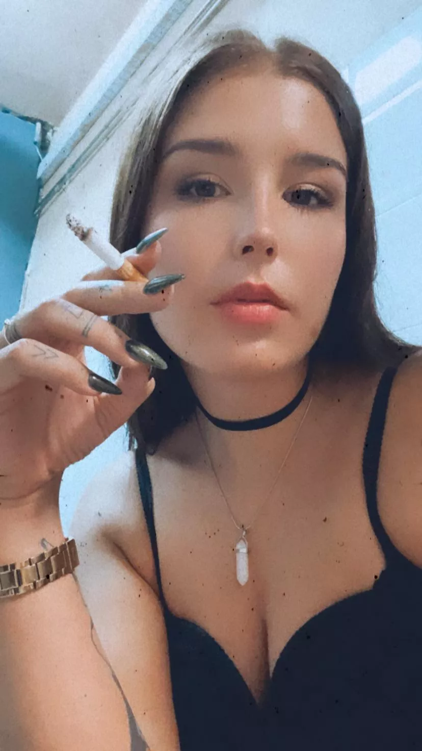 Marlboro Gold Girl forever💨 Marlboro Gold Girl forever💨