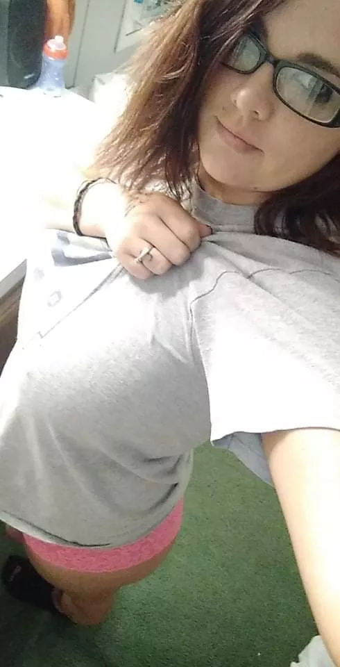 Married, but loves to show off 31F..