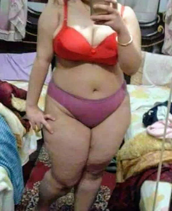 Married woman here exploring new things and seeking some admiration and attention. Married woman here exploring new things and seeking some admiration and attention.