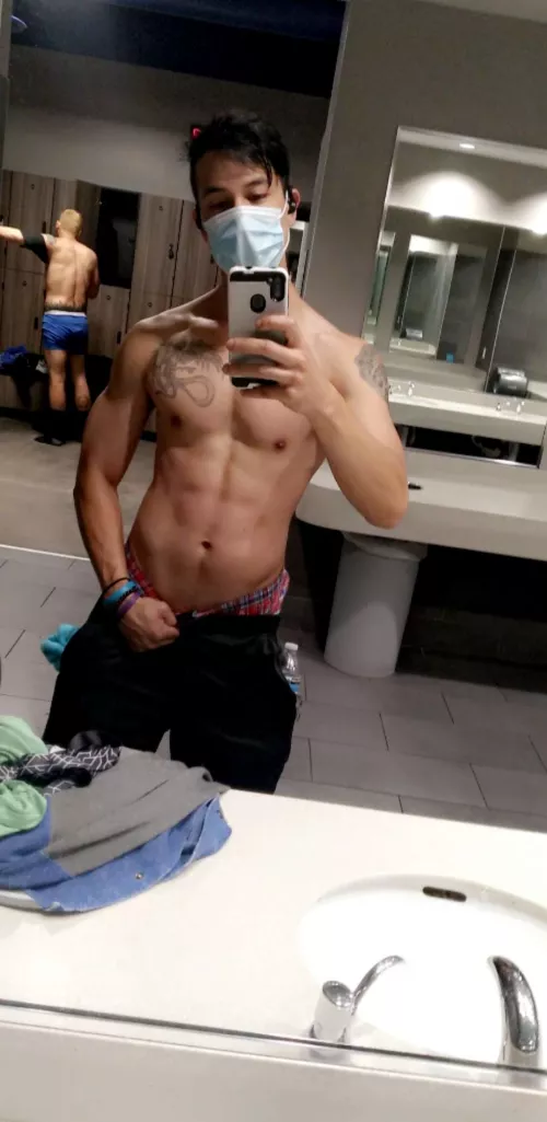 (M)ask in Vegas π also booty behind me