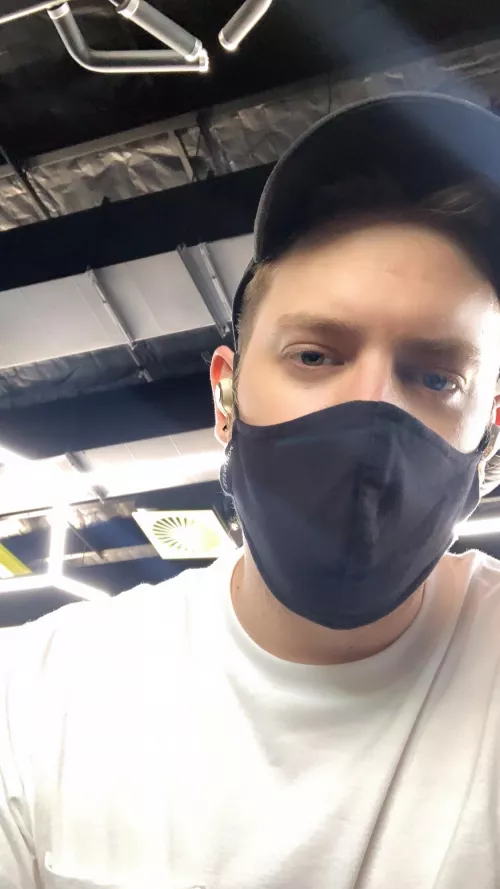 Mask pro: I can lip-sync at the gym.
