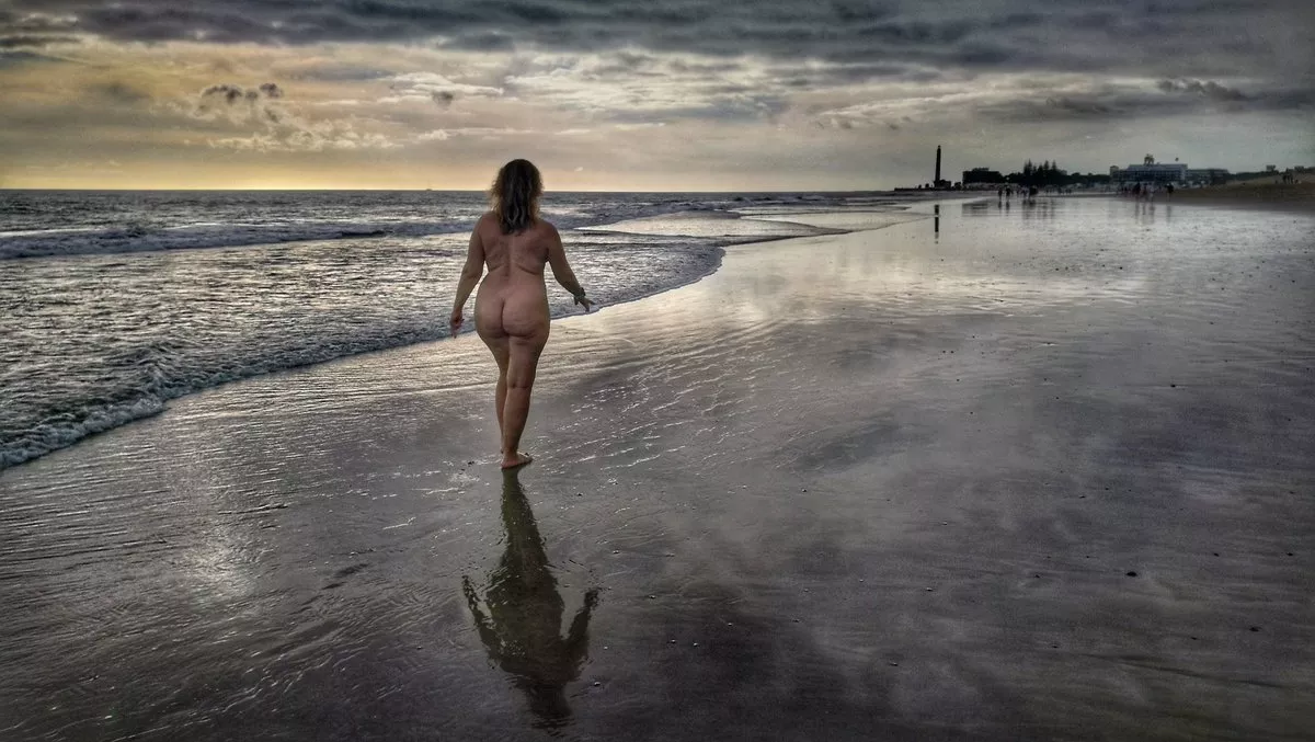 Maspalomas beach in Gran Canaria (@NudistTravel on Twitter) Maspalomas beach in Gran Canaria (@NudistTravel on Twitter)