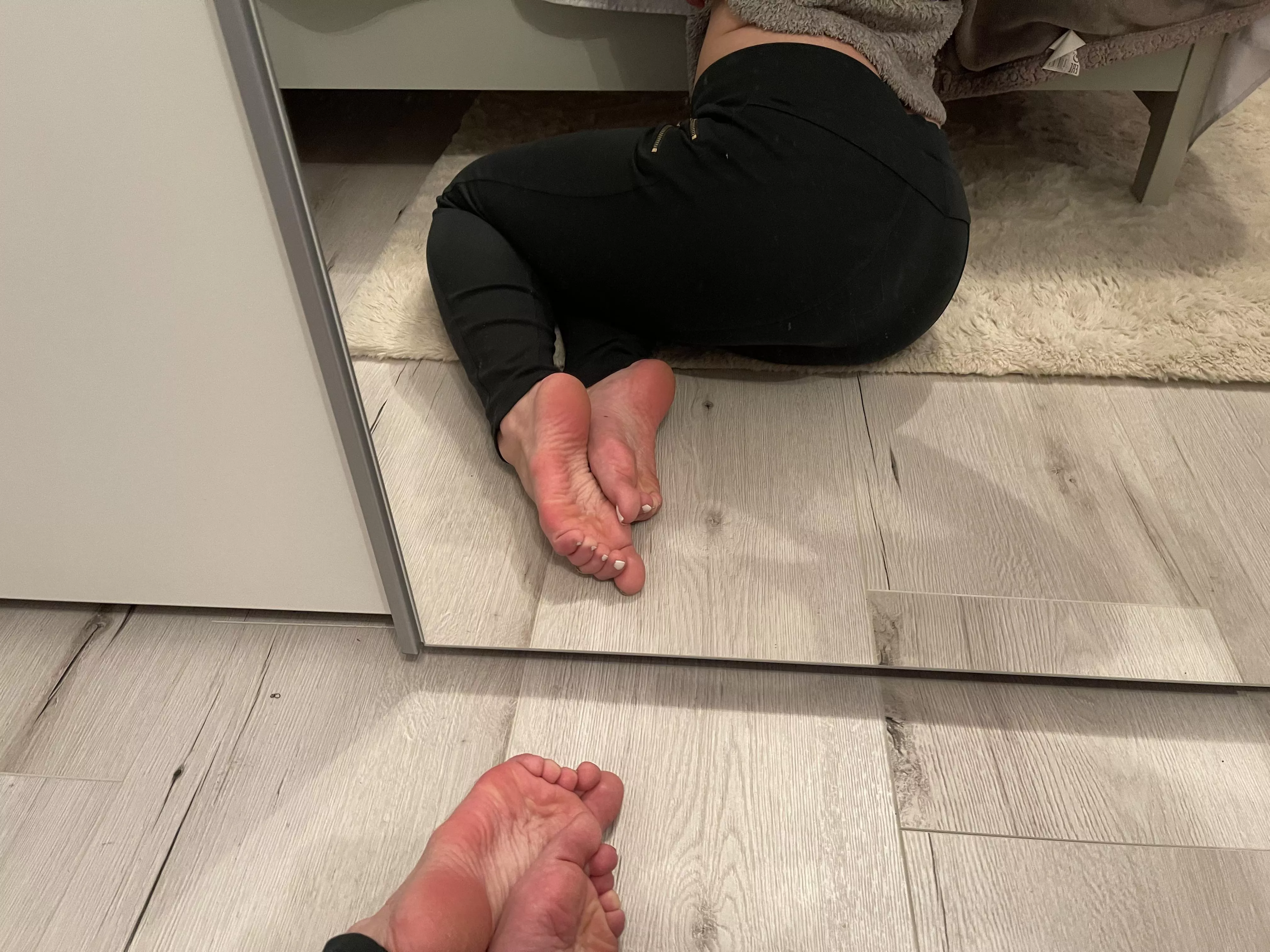 Massage my feet Massage my feet