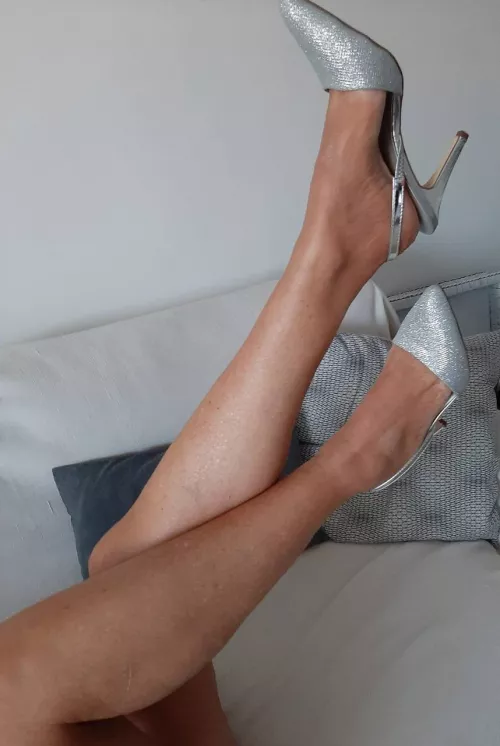 Mature Lady in silver heels π