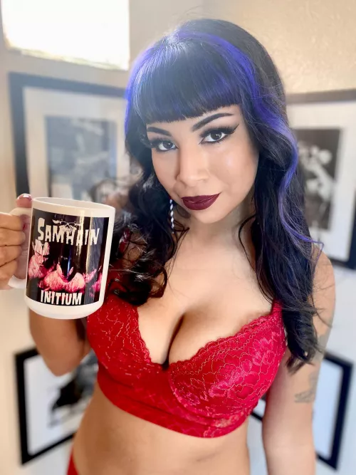 May our morning coffee rip through our veins and transport us to the weekend ☕️