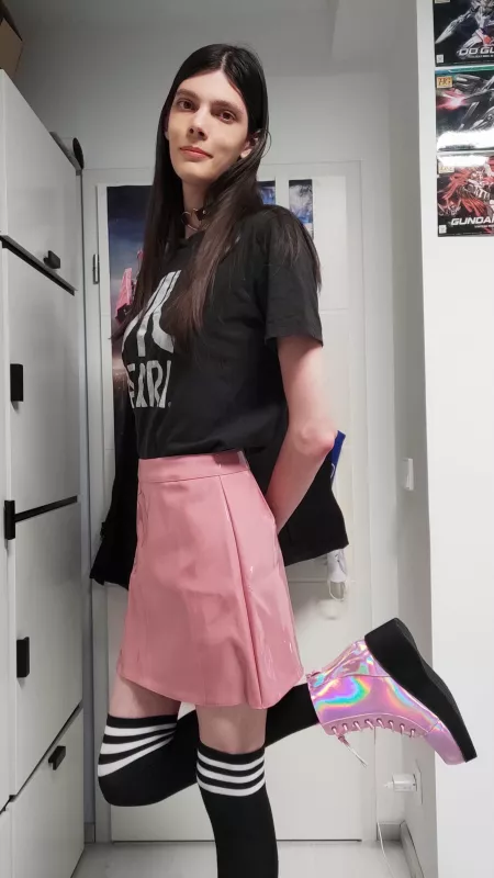 Maybe a white shirt would fit better... but I don't have one >.< Maybe a white shirt would fit better... but I don't have one >.<