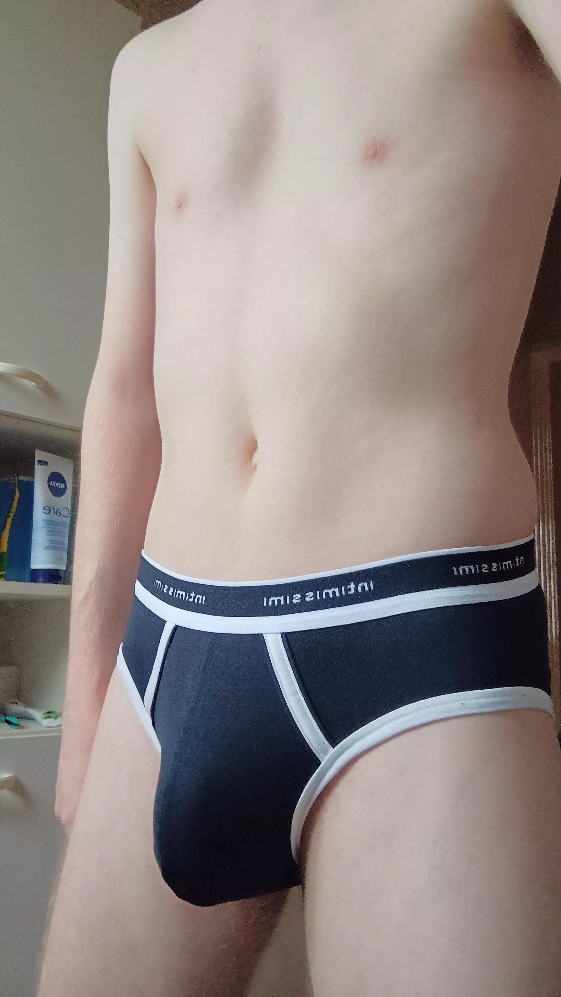 Maybe someday i'll do a bulge pic while being hard 🤔 it could looks good 😋