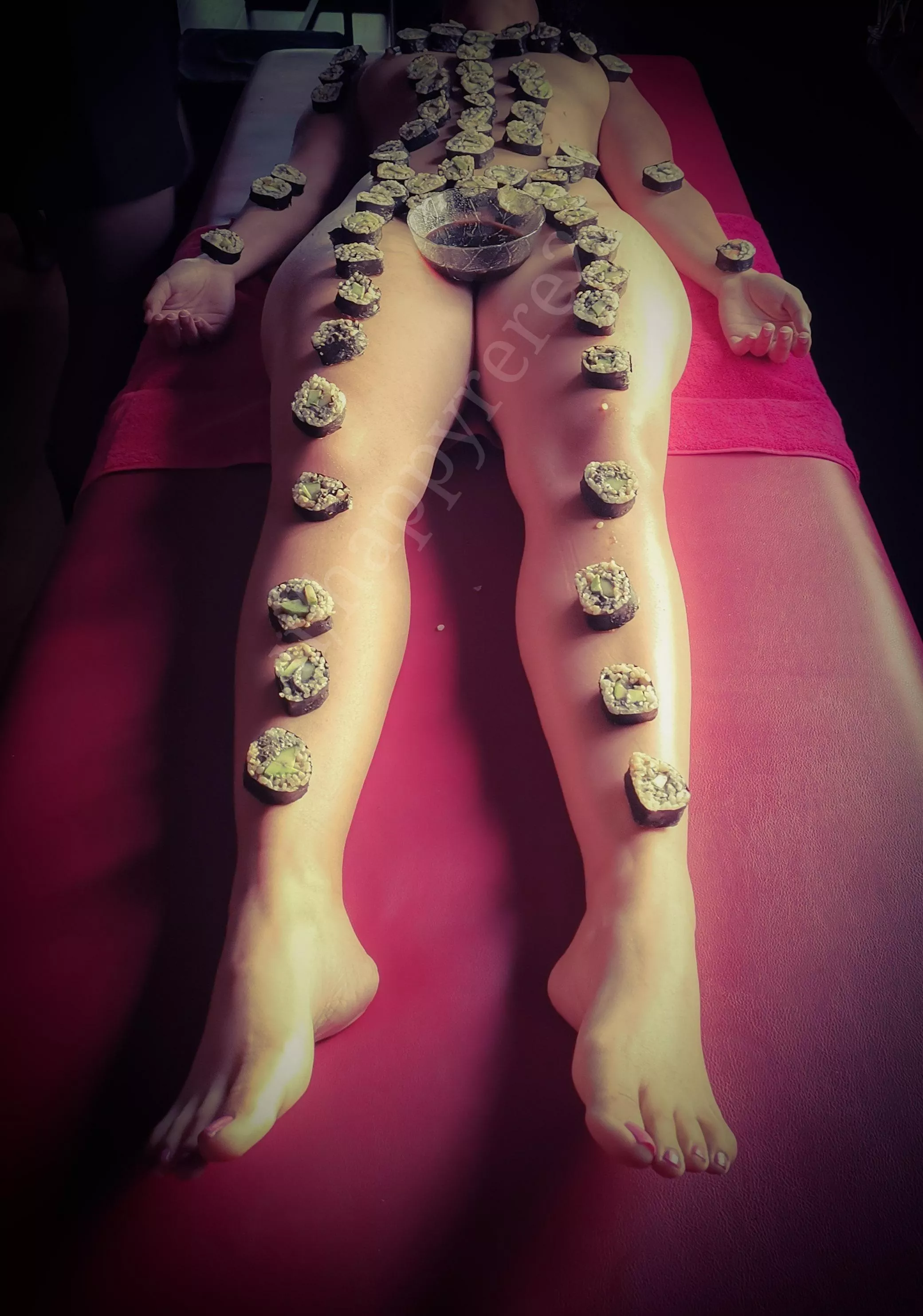 Me, a Middel Eastern beeing a sushi/maki table on a bdsm ladies event 😳🙈🙈