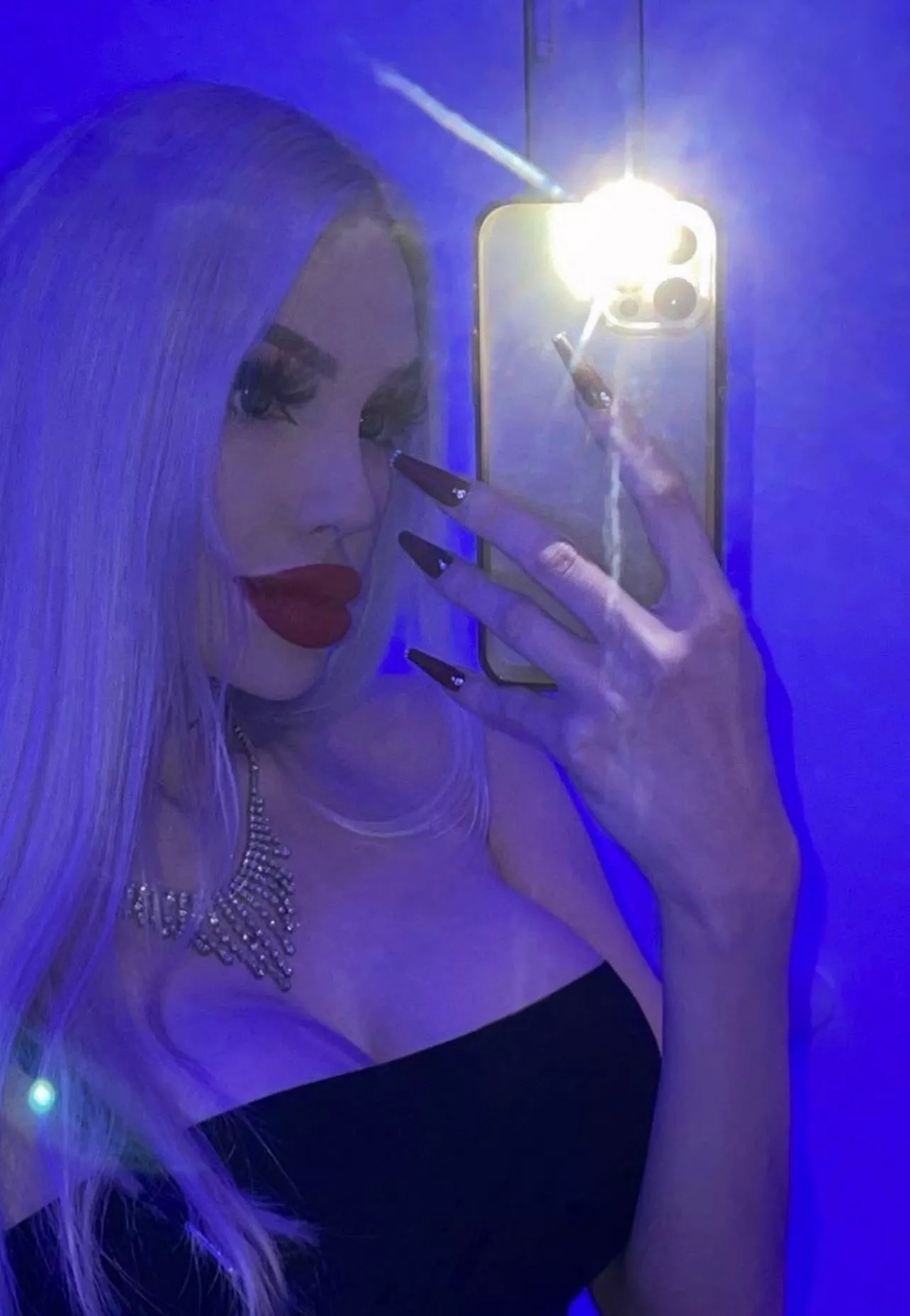 me an my long nails✨