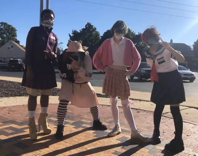 Me and my besties!! Iโm the one on the right :)) Me and my besties!! Iโm the one on the right :))