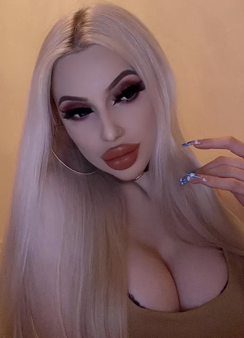 me and my long nailsπ