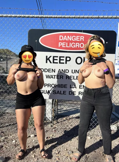 Me and my new friend decided to get naked with each other 😈