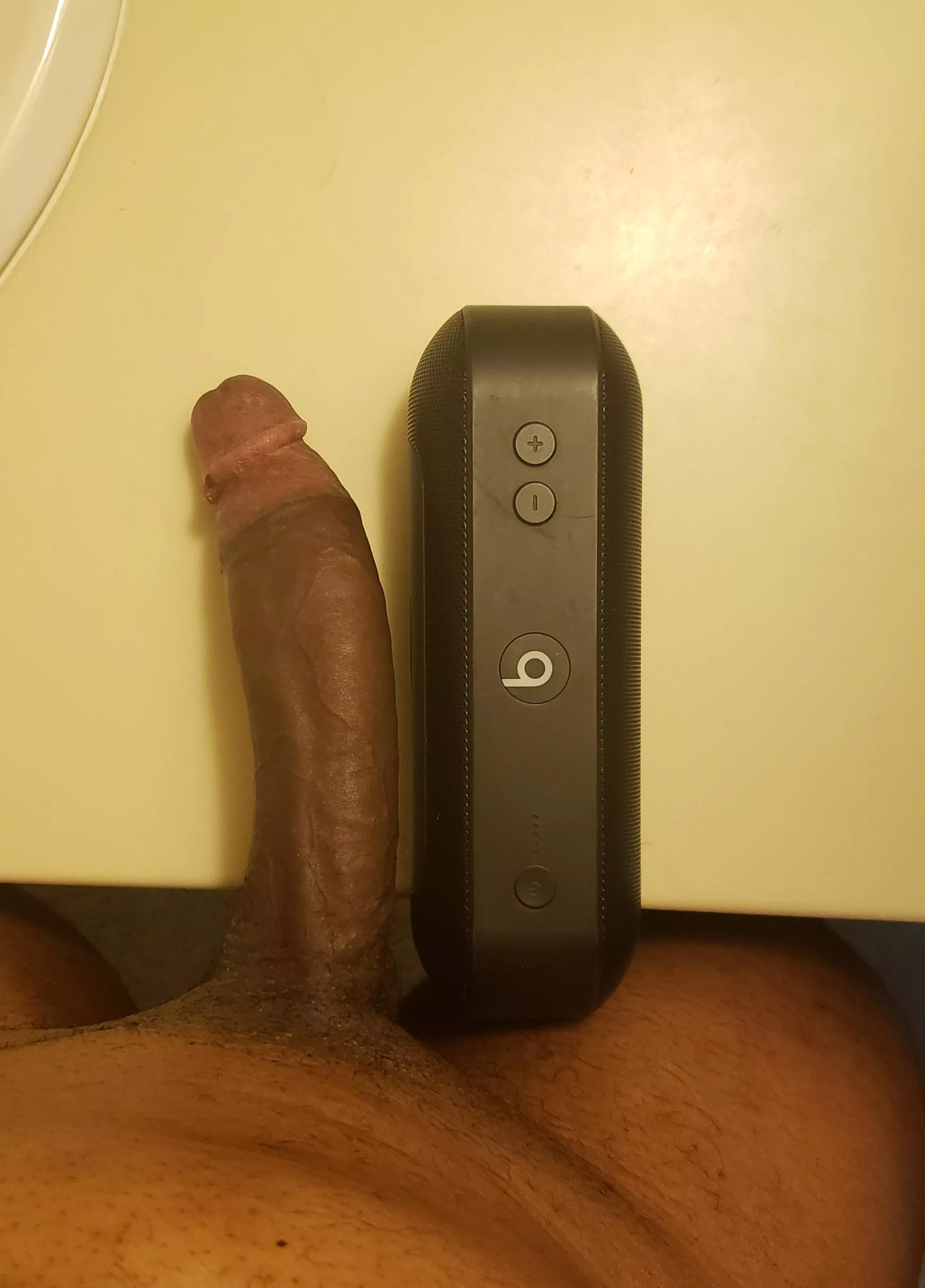 Me vs Beats Pill Me vs Beats Pill