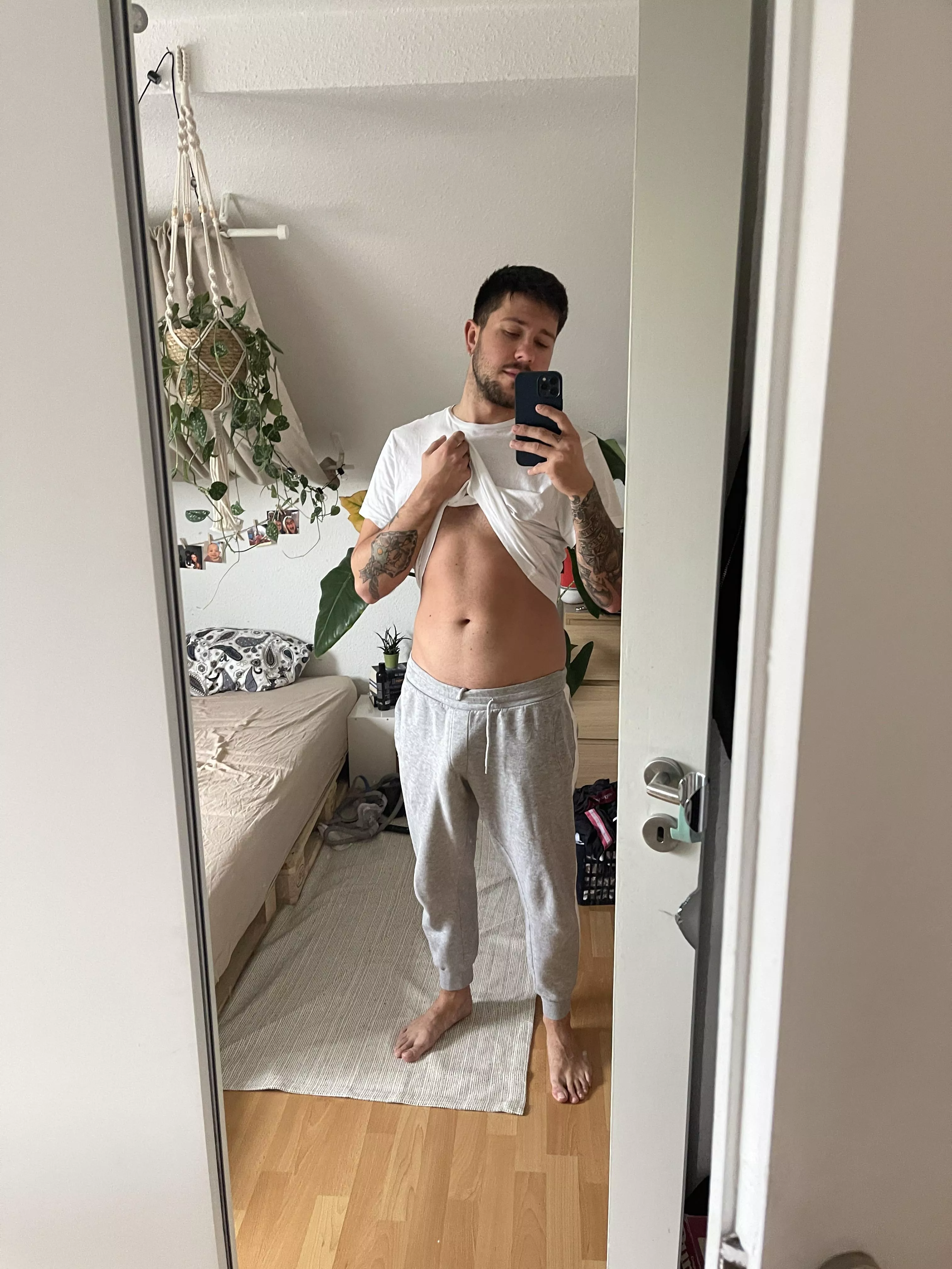 Meet me in my bed 😏😌