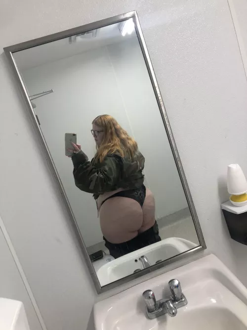 Meet me in the bathroom 😜