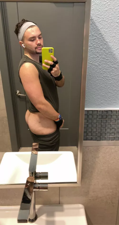 meet me in the gym bathroom πͺπΌπ