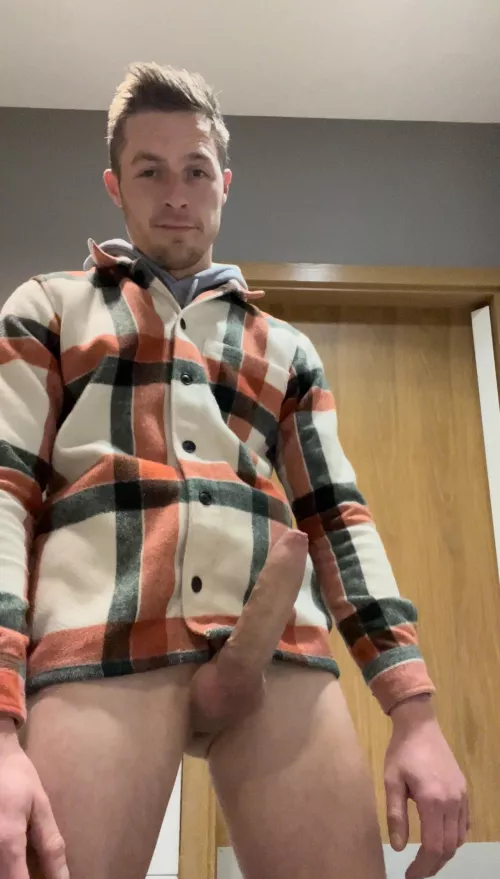 Meet me in the gym locker room π